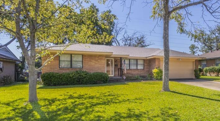 Property Photo:  2928 Southwood Drive  TX 75233 