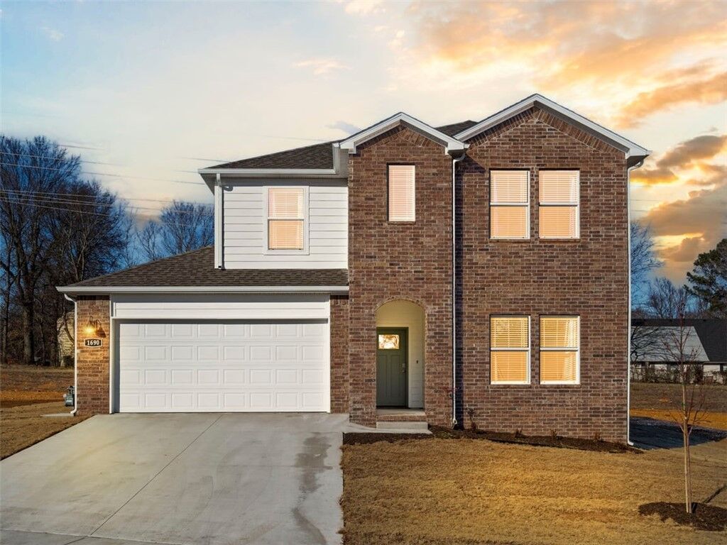 Property Photo:  1918 Larkspur Street  AR 72762 