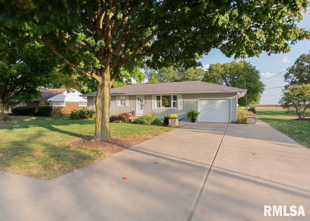 Property Photo:  110 W Robinson Street  IL 61742 