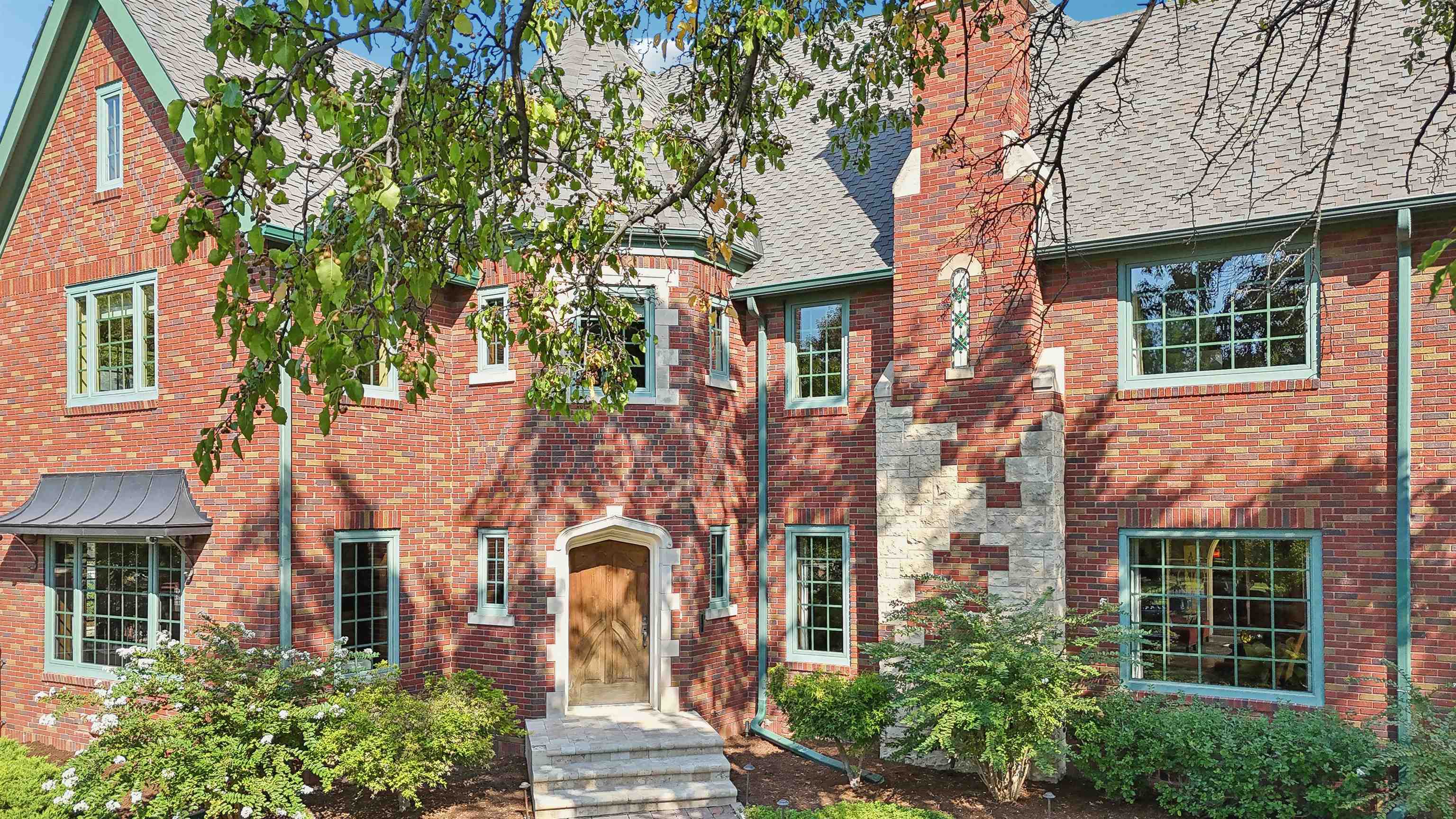 Property Photo: 204 N Roosevelt St KS 67208