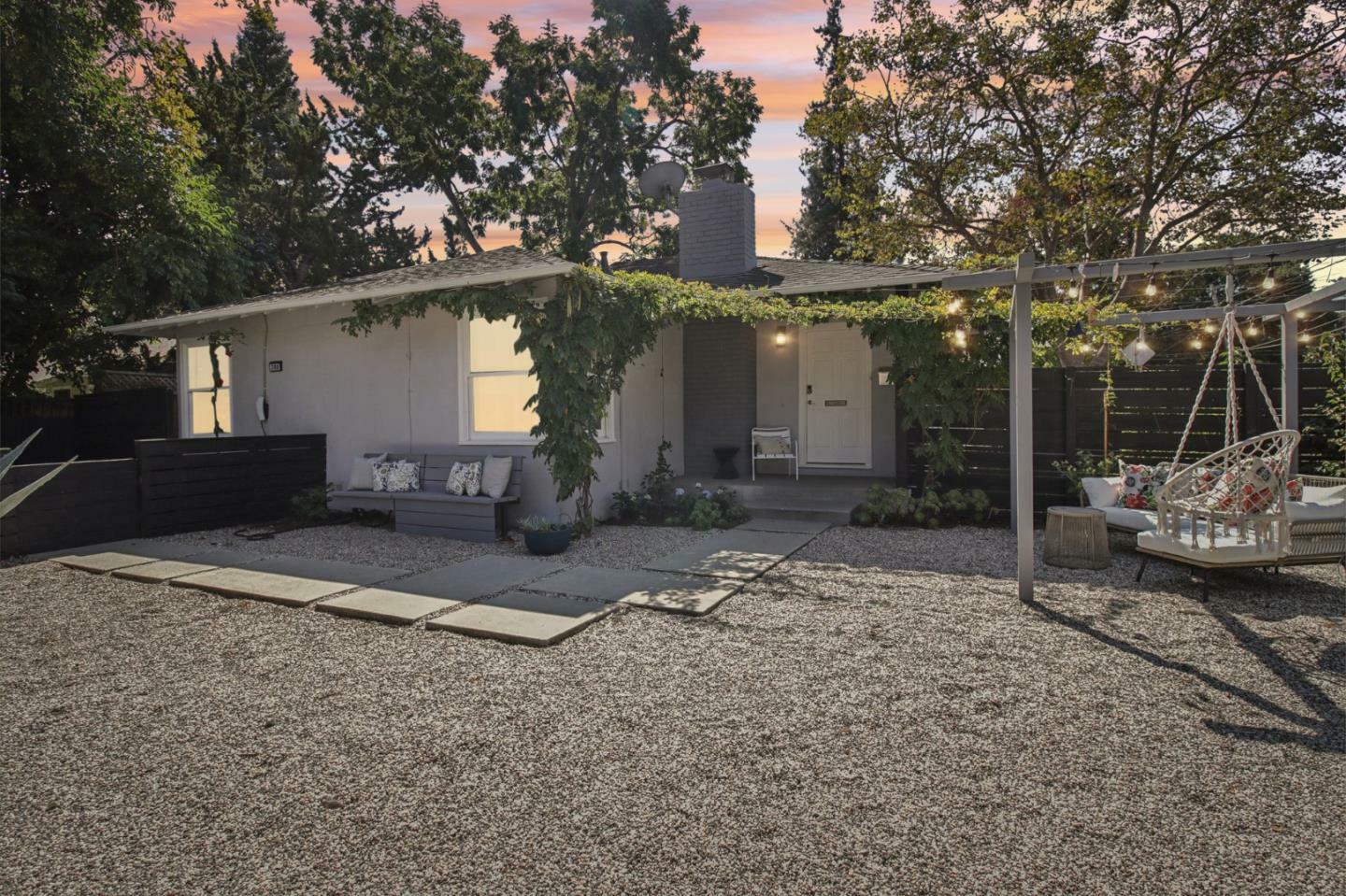 Property Photo:  200 Robin Way  CA 94025 