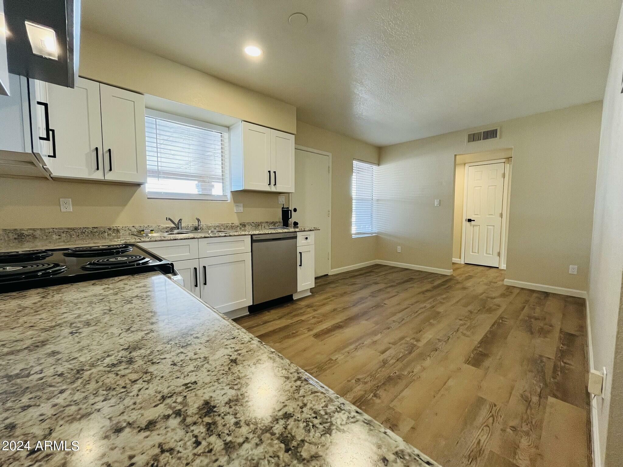 Property Photo:  1005 W Anderson Drive  AZ 85023 