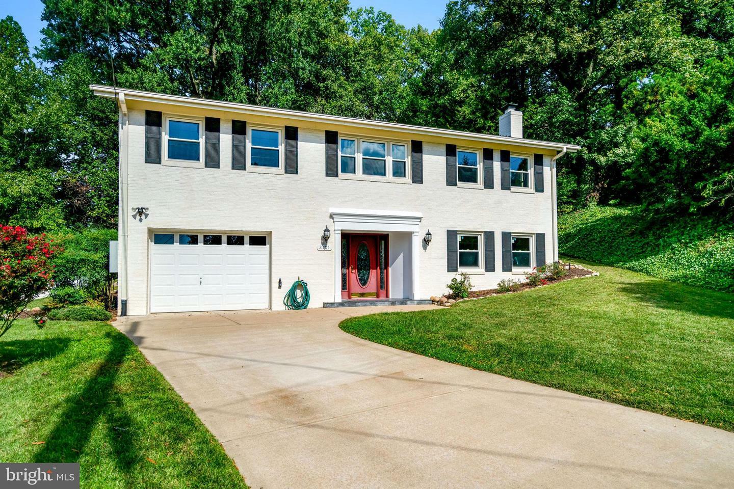 Property Photo:  2101 S Pierce Street  VA 22202 