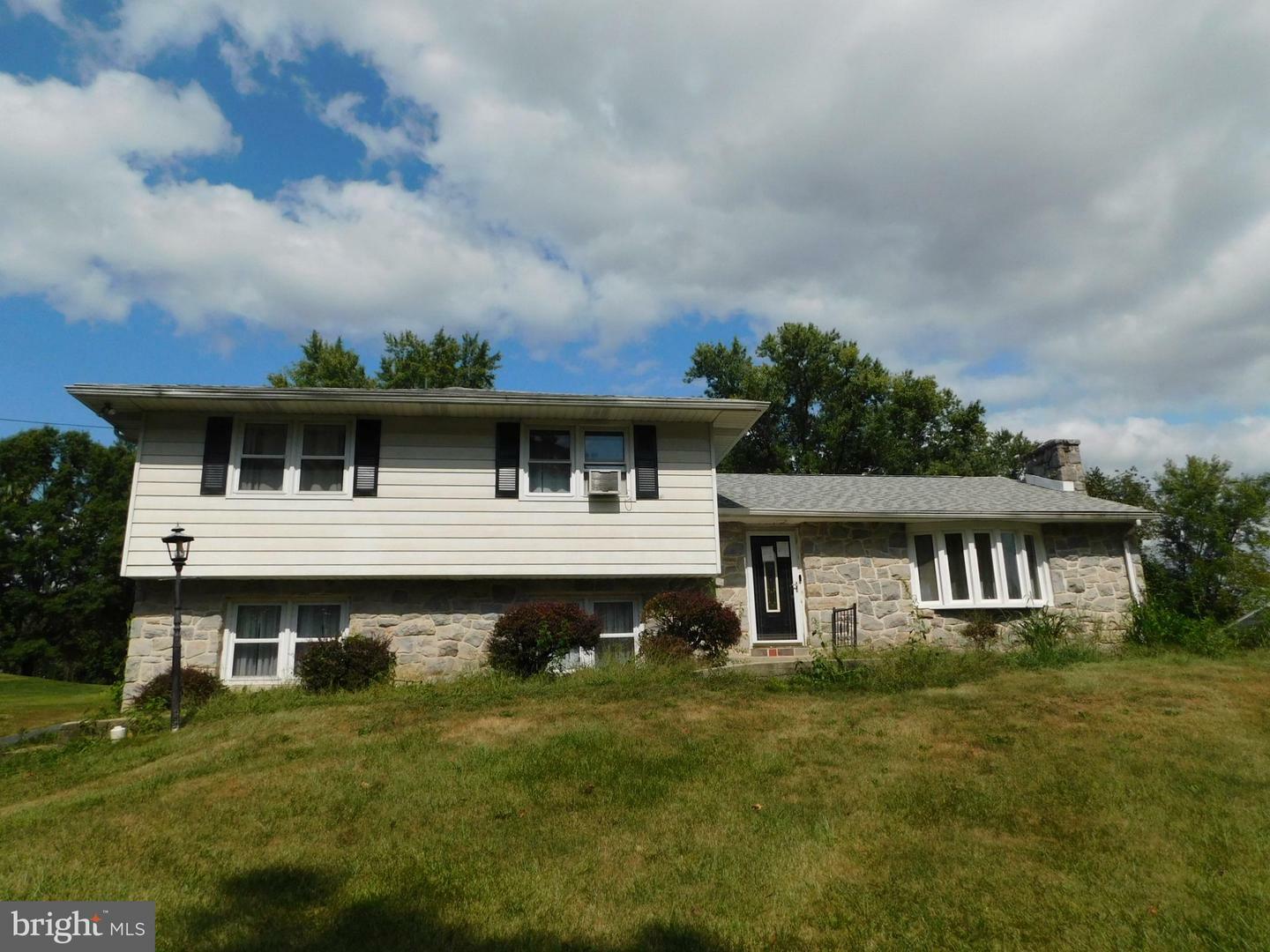 Property Photo:  1361 Manatawny Drive  PA 19464 