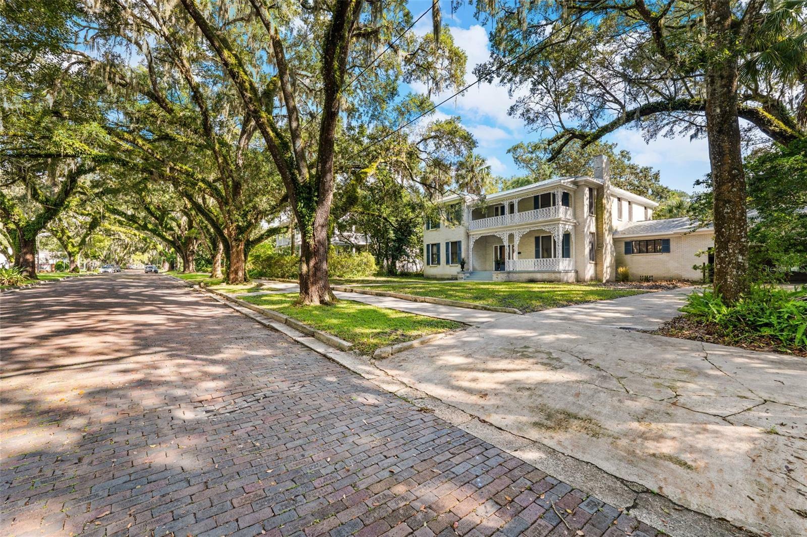Property Photo: 321 S Brooksville Avenue FL 34601
