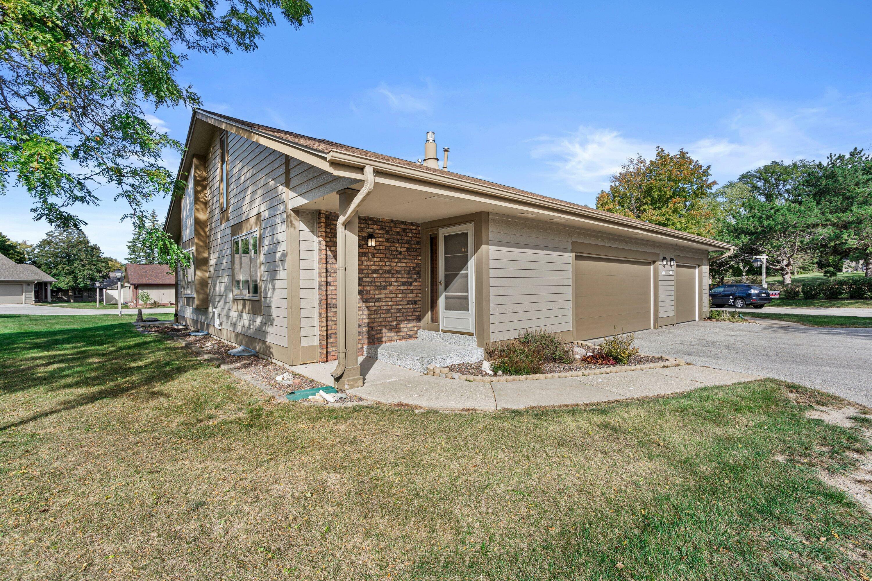 Property Photo:  5055 S Stonehedge Dr  WI 53220 