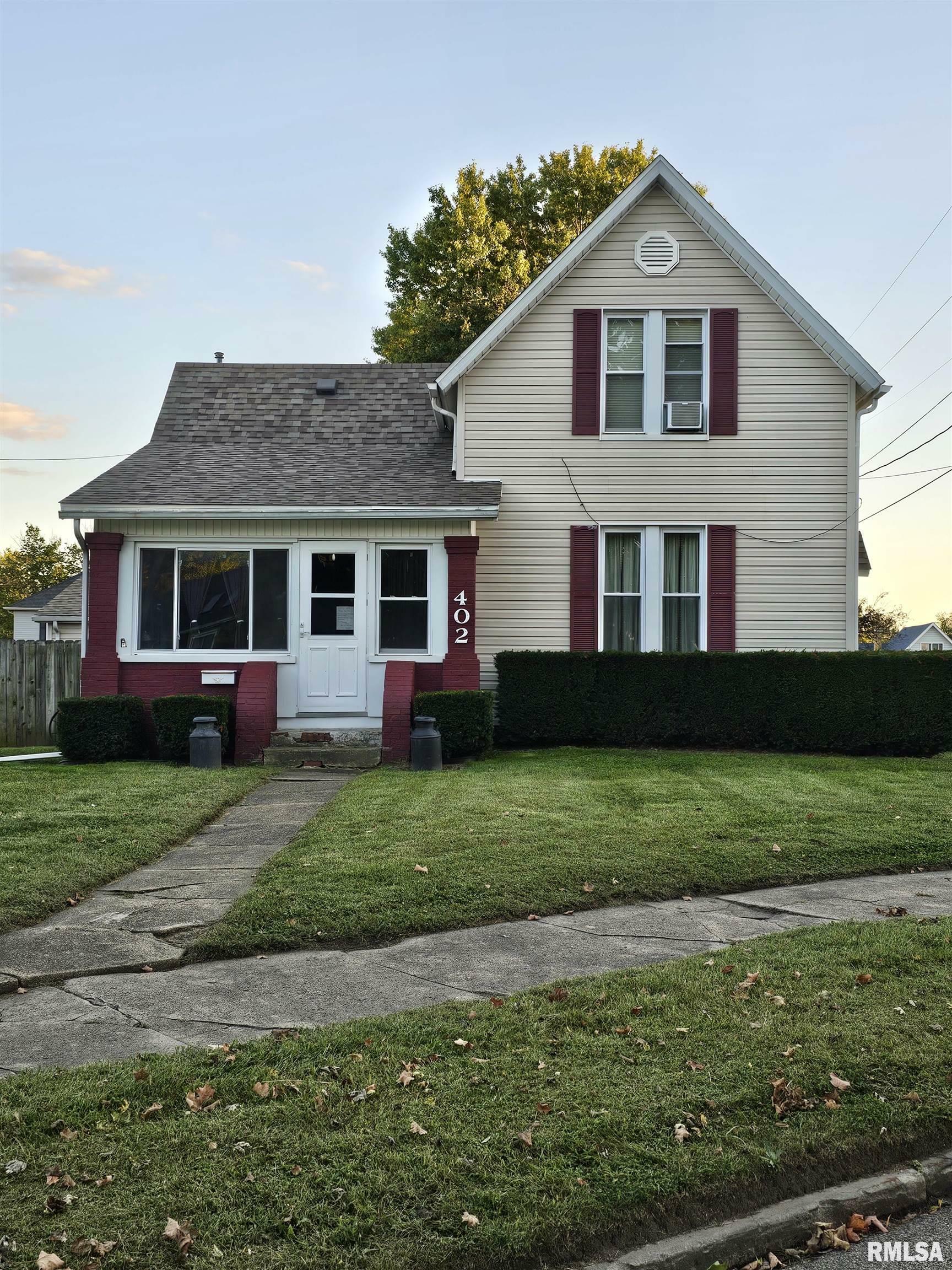 Property Photo:  402 W Maple Street  IL 61520 