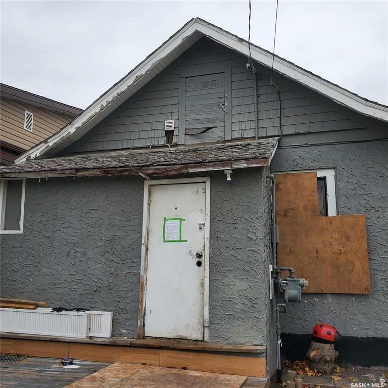 Property Photo:  1401 23rd Street  SK S7L 0B1 