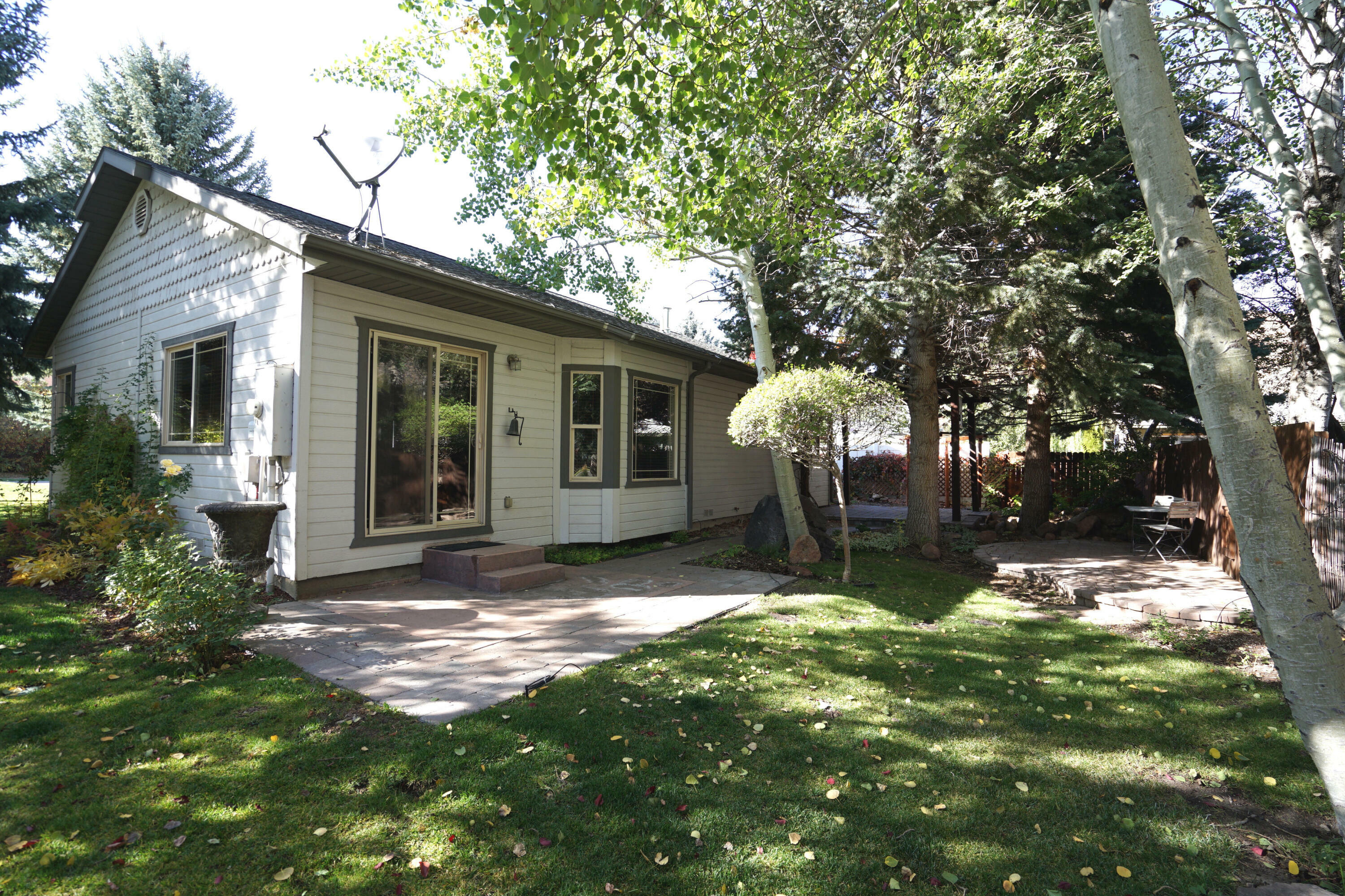 Property Photo:  3140 Woodside Blvd  ID 83333 