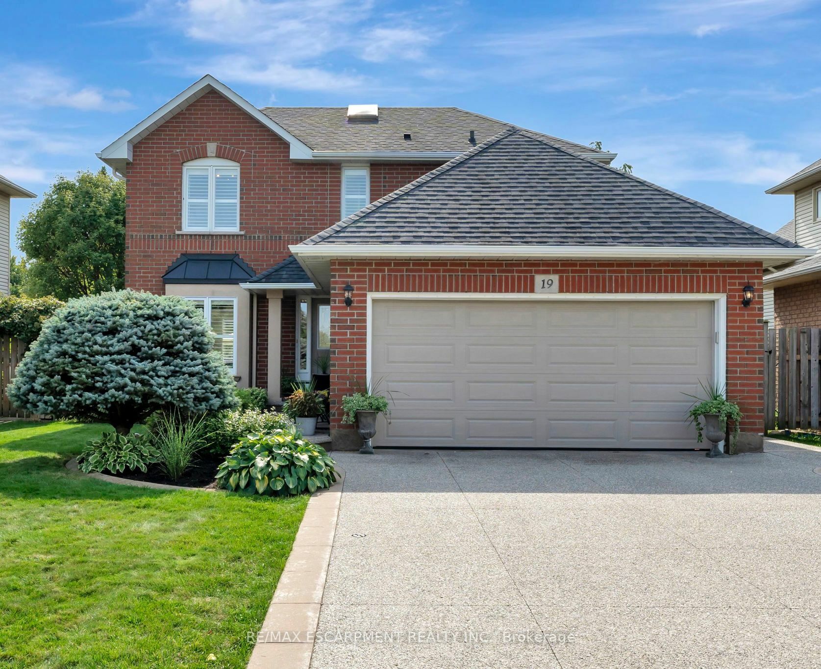 Property Photo:  19 Falconridge Dr  ON L9B 2P2 