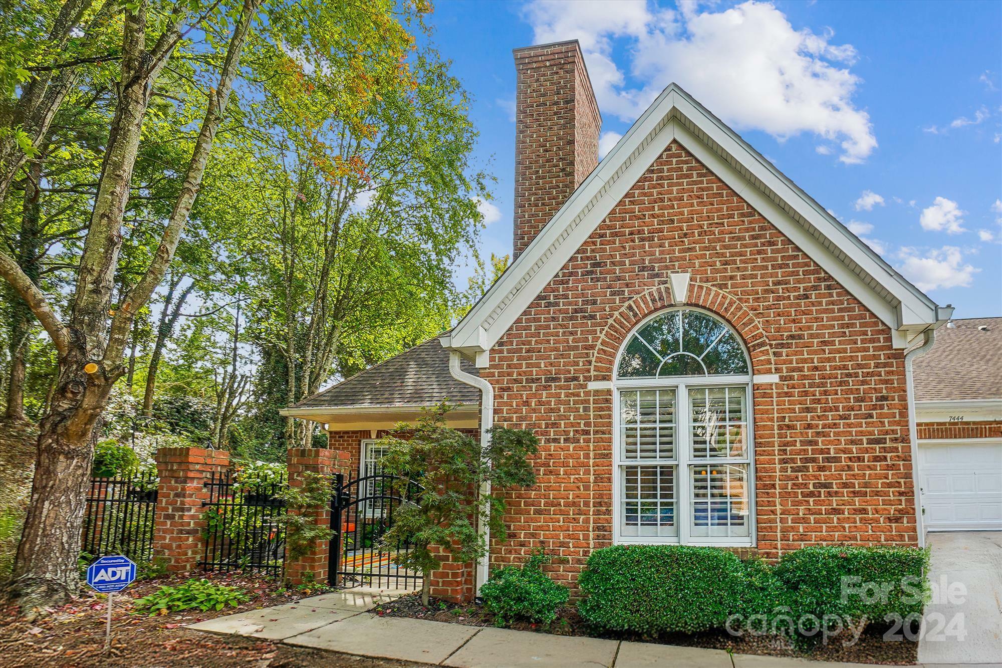 Property Photo:  7444 Hurstbourne Green Drive  NC 28277 