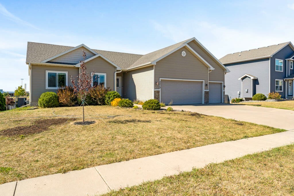Property Photo: 2512 NW Chapel Drive IA 50023