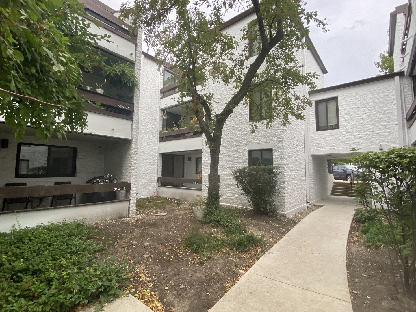 Property Photo:  358 W Miner Street 1A  IL 60005 