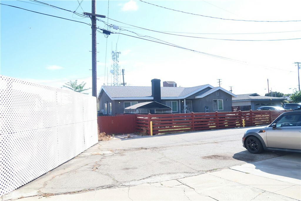 Property Photo: 1140 1/2 S Greenwood Ave CA 90640