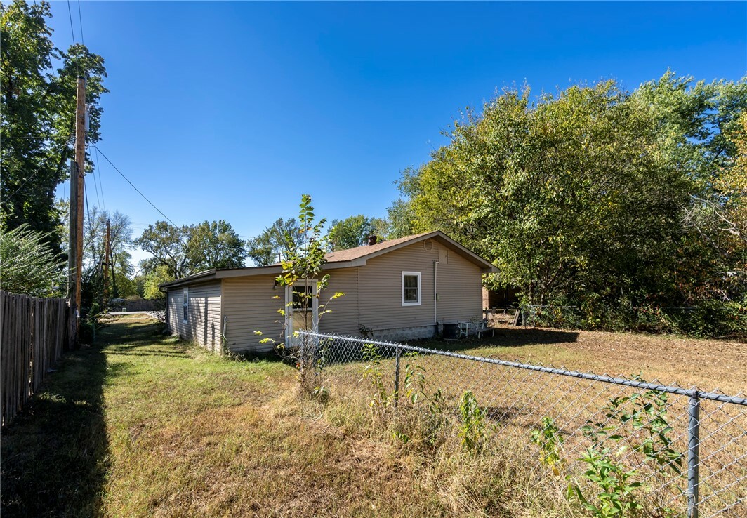 Property Photo:  306 SE El Paso Street  AR 72736 