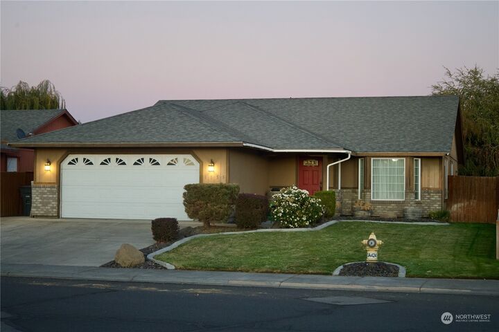 Property Photo:  1155 S 3rd Avenue  WA 99344 