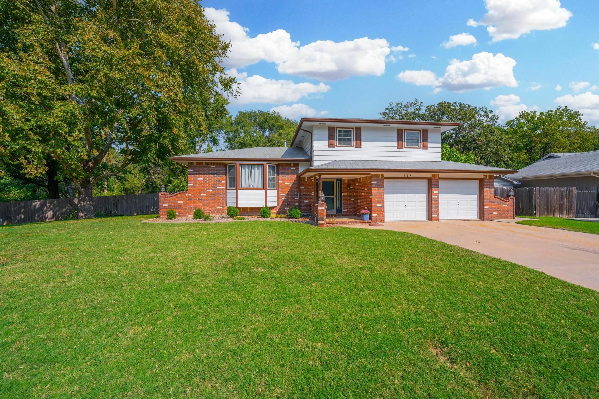 Property Photo:  318 N Brookwood Dr  KS 67037 