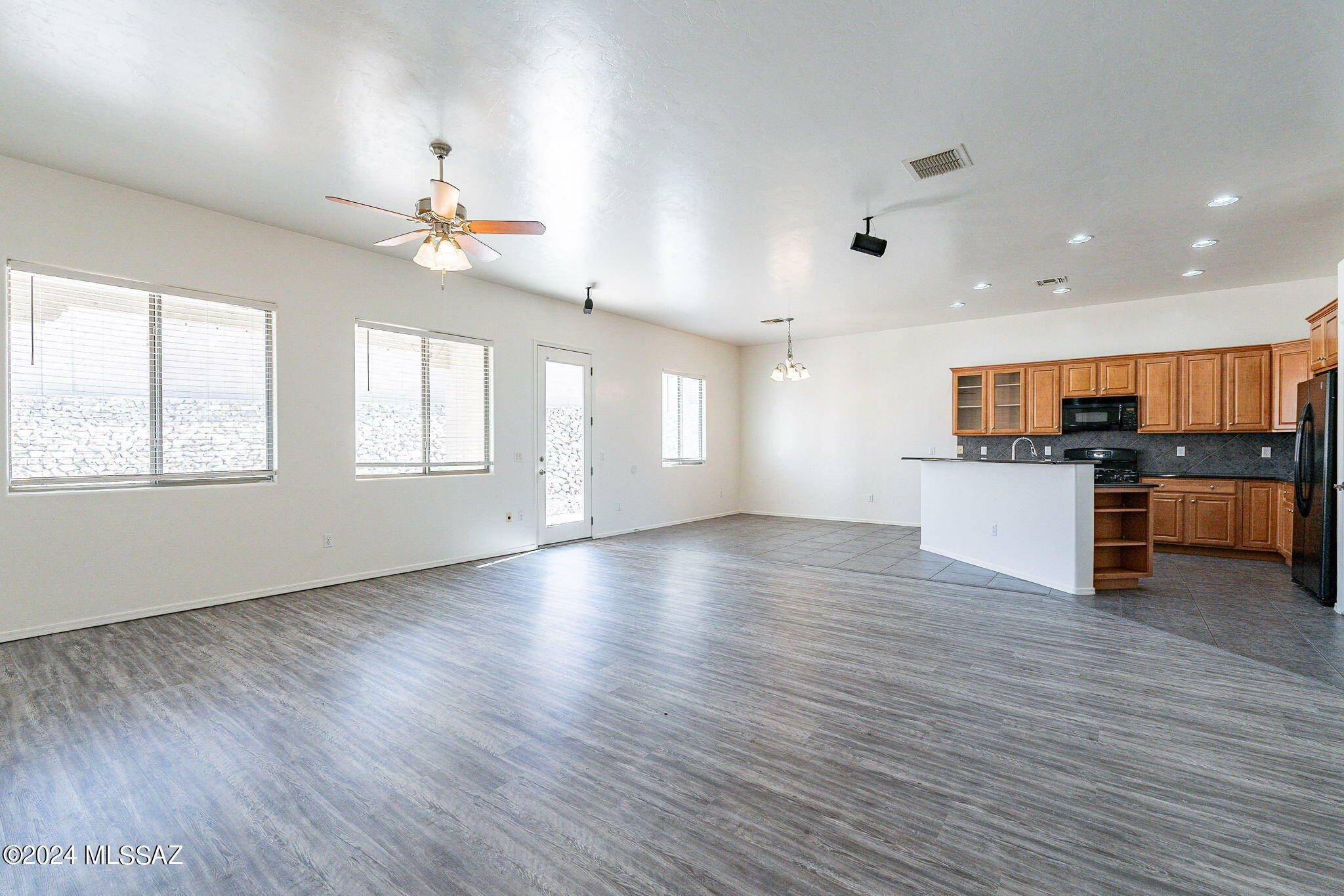 Property Photo:  1053 S Seldon Place  AZ 85641 