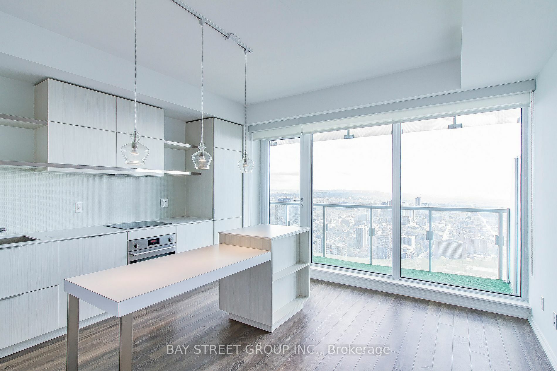 Property Photo:  197 Yonge St 5504  ON M5B 1M4 