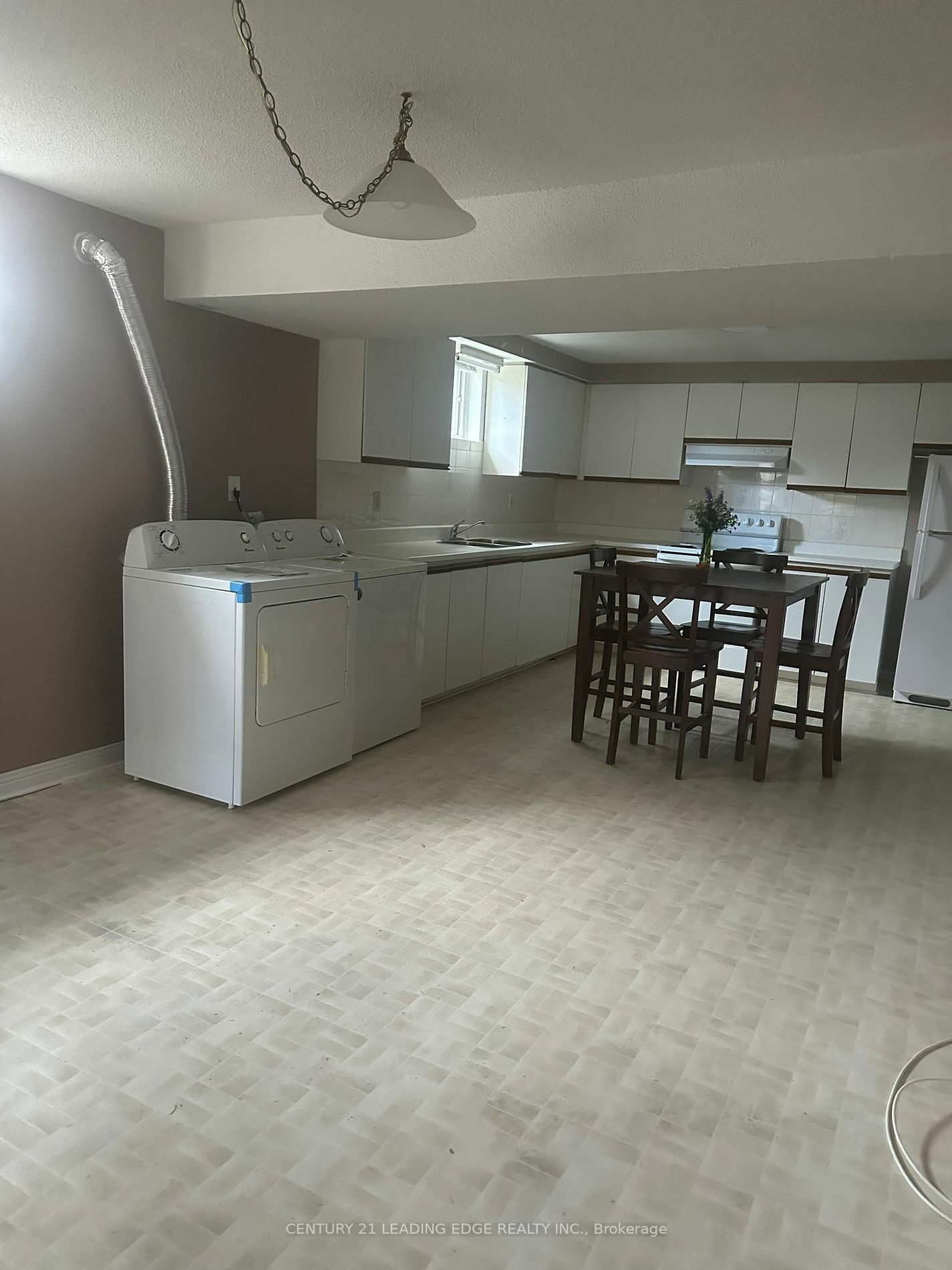 Property Photo:  102 Geoffrey Cres E  ON L4A 5B9 