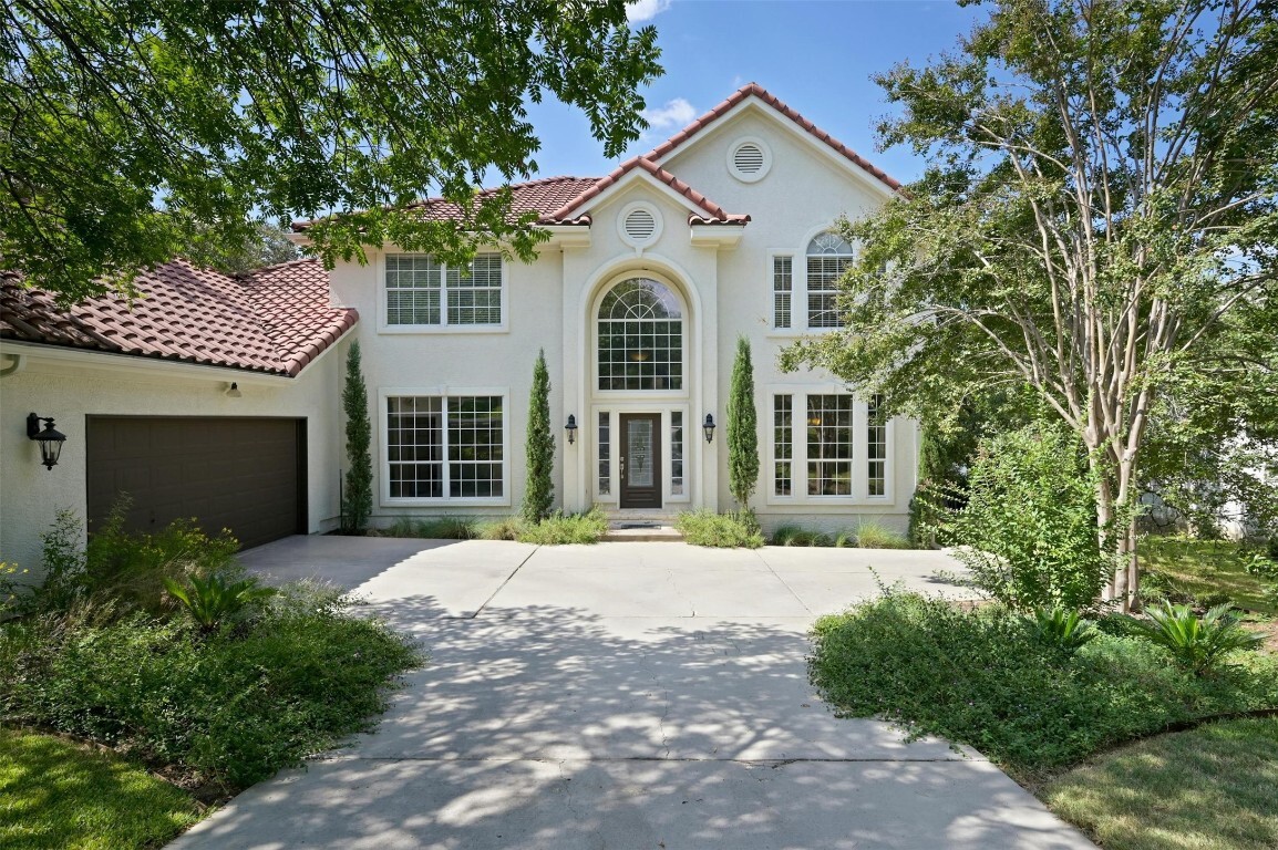 Property Photo: 13 Falling Oaks Trail TX 78738