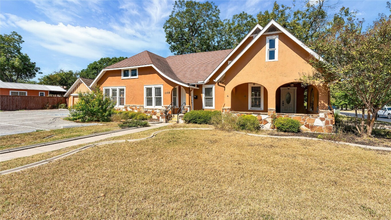 Property Photo:  1108 W Coll Street  TX 78130 