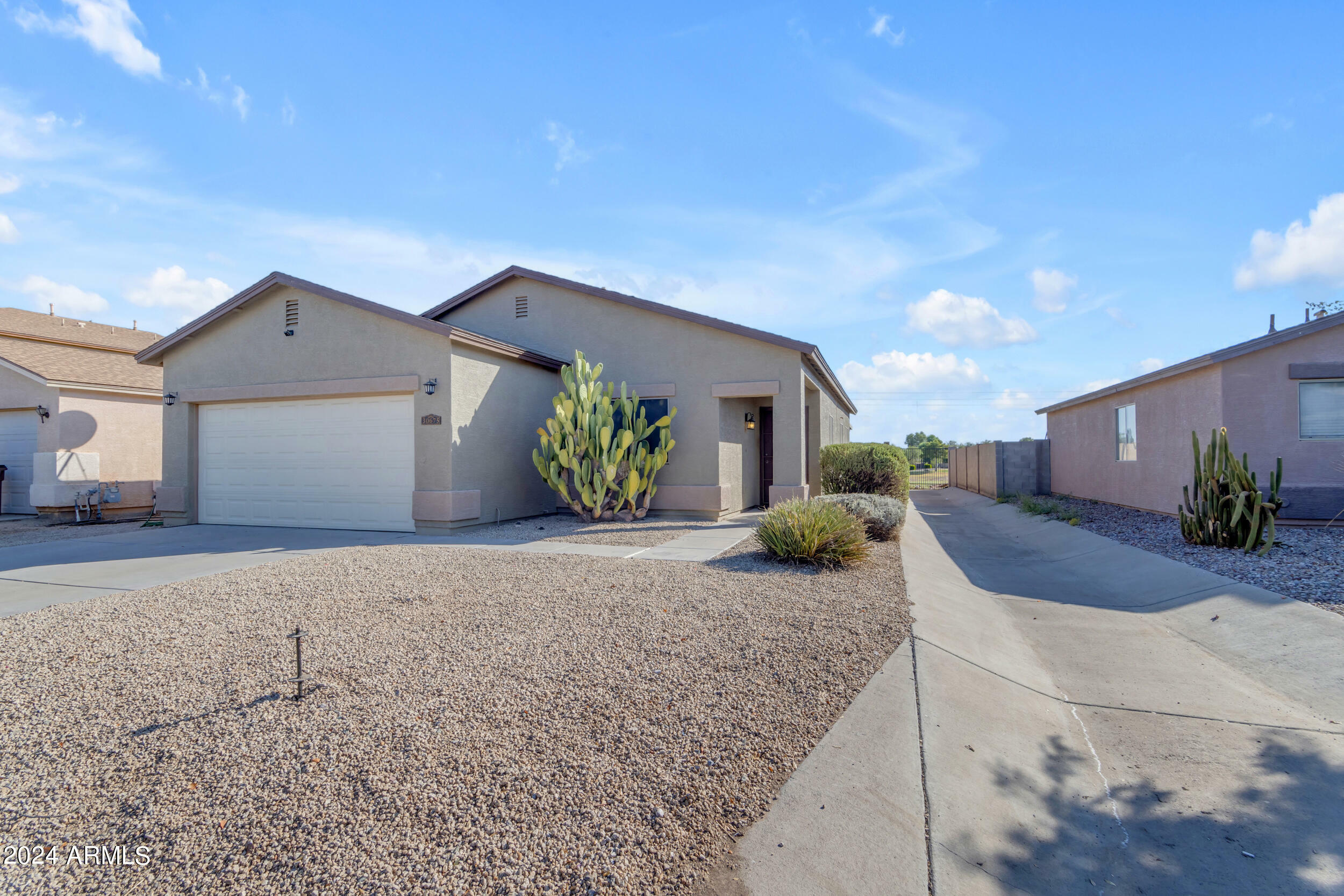 Property Photo: 30675 N Bareback Trail AZ 85143