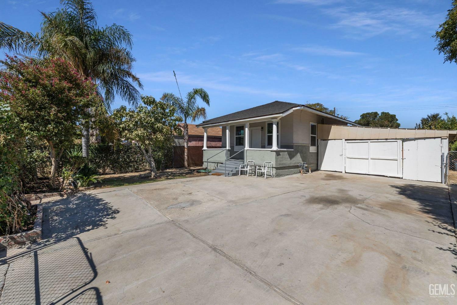 Property Photo:  1116 Cannon Avenue  CA 93307 