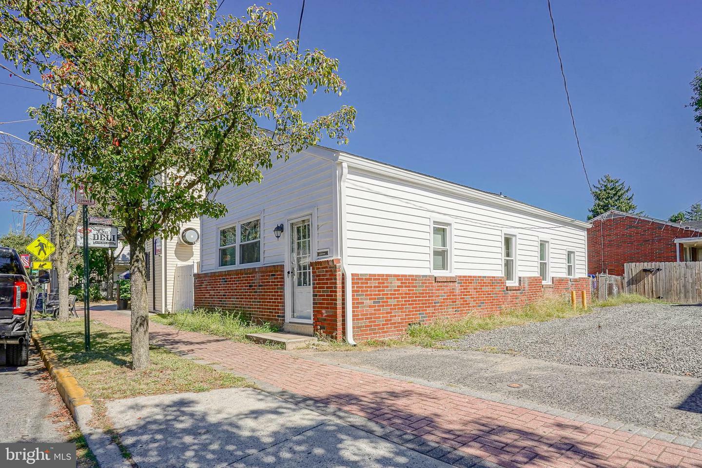 Property Photo:  307 Burlington Avenue  NJ 08075 