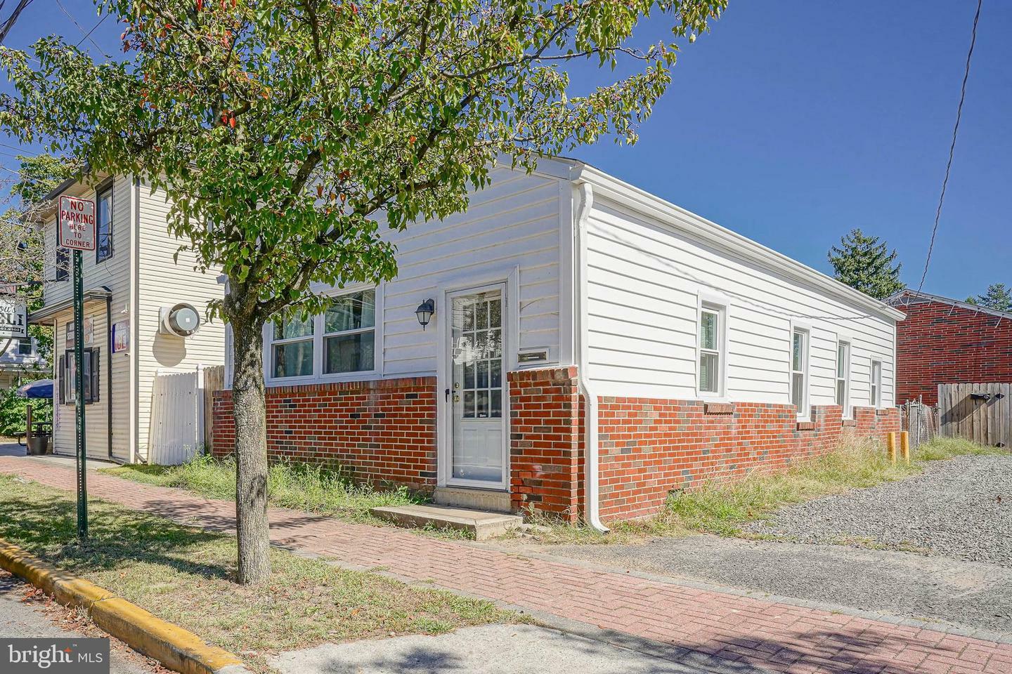 Property Photo:  307 Burlington Avenue  NJ 08075 