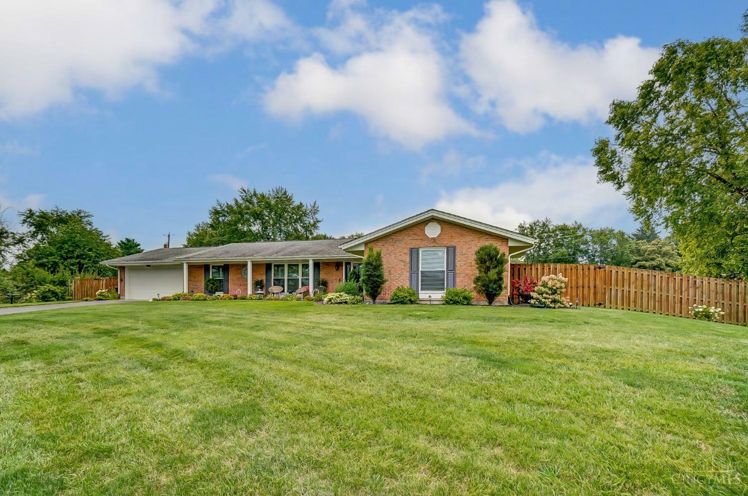 Property Photo:  907 Oak Dale Drive  OH 45385 