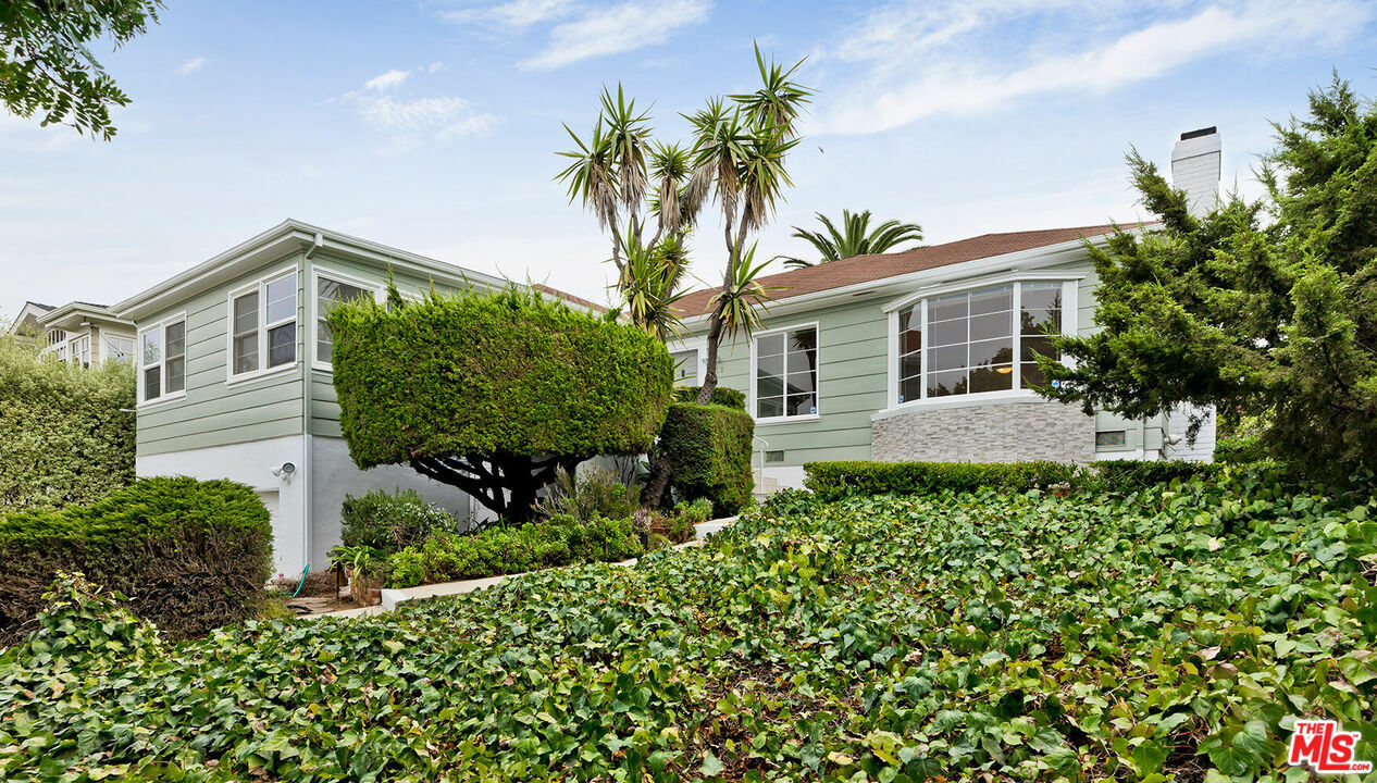 Property Photo:  432   Almar Ave  CA 90272 