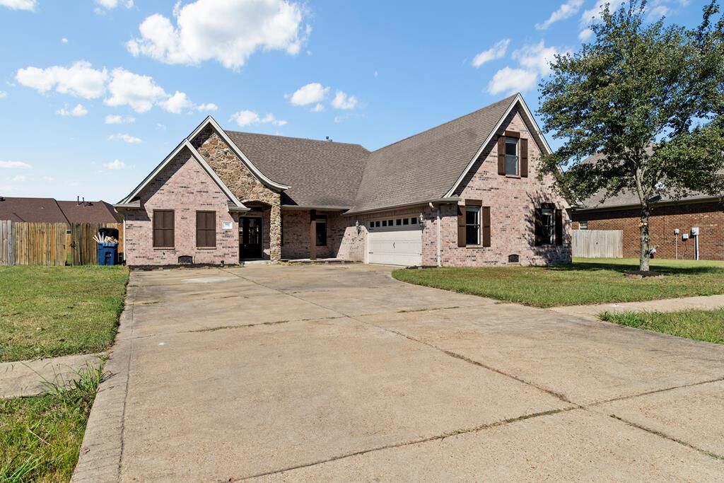 Property Photo:  911 Rue Saint Andre  AR 72364 