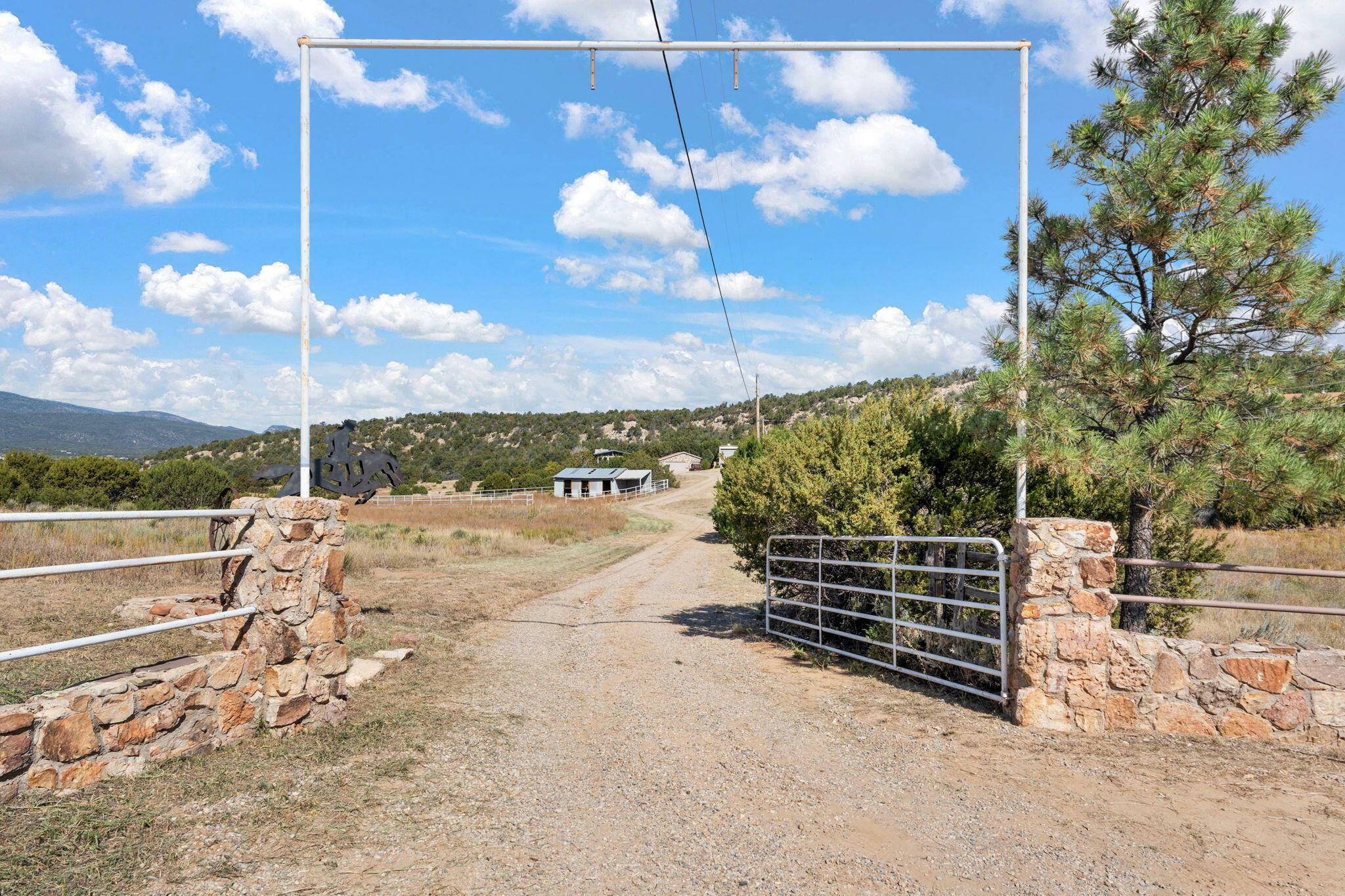 Property Photo:  92 Valle Hermosa Road  NM 87047 