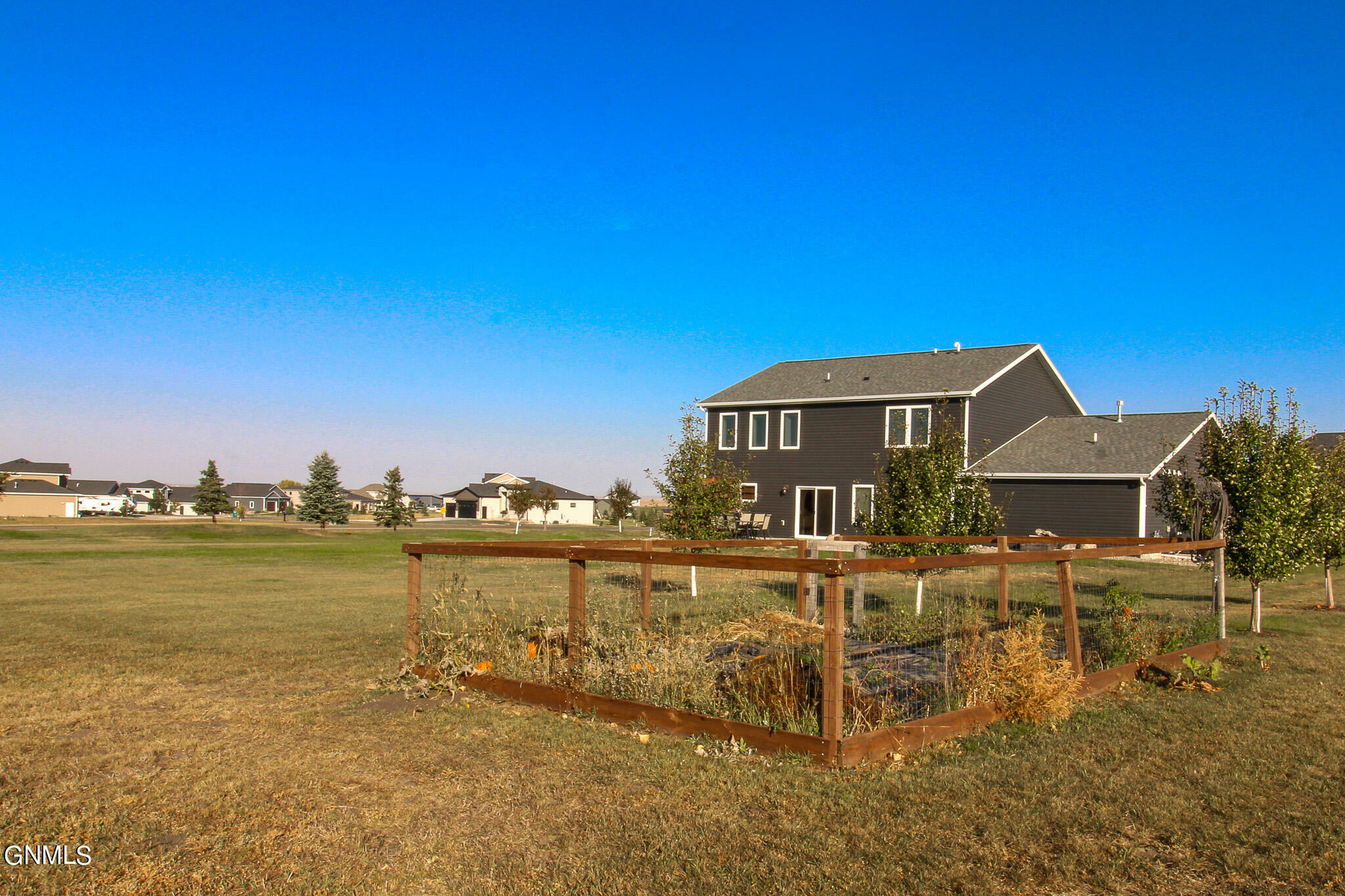 Property Photo:  2721 Nicklaus Drive  ND 58503 