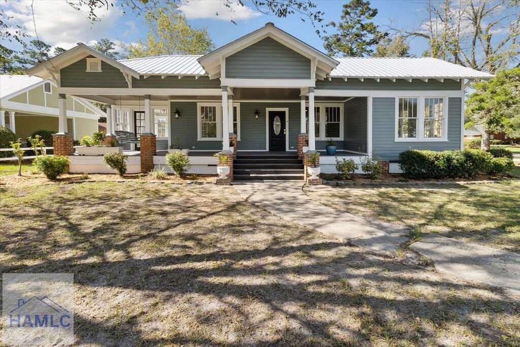 Property Photo:  318 East Bay Street  GA 31546 