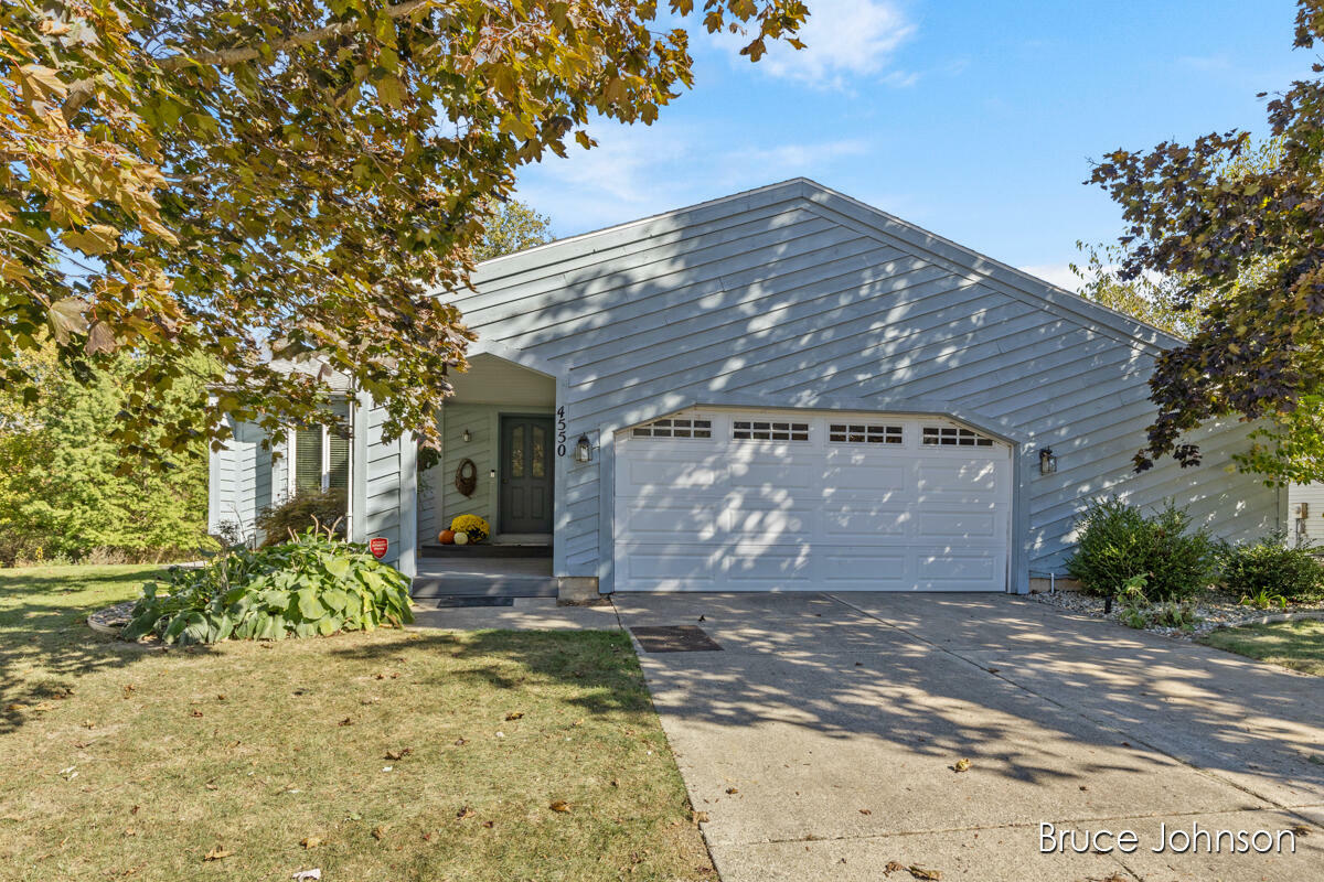 4550 Lantana Drive SE  Kentwood MI 49512 photo