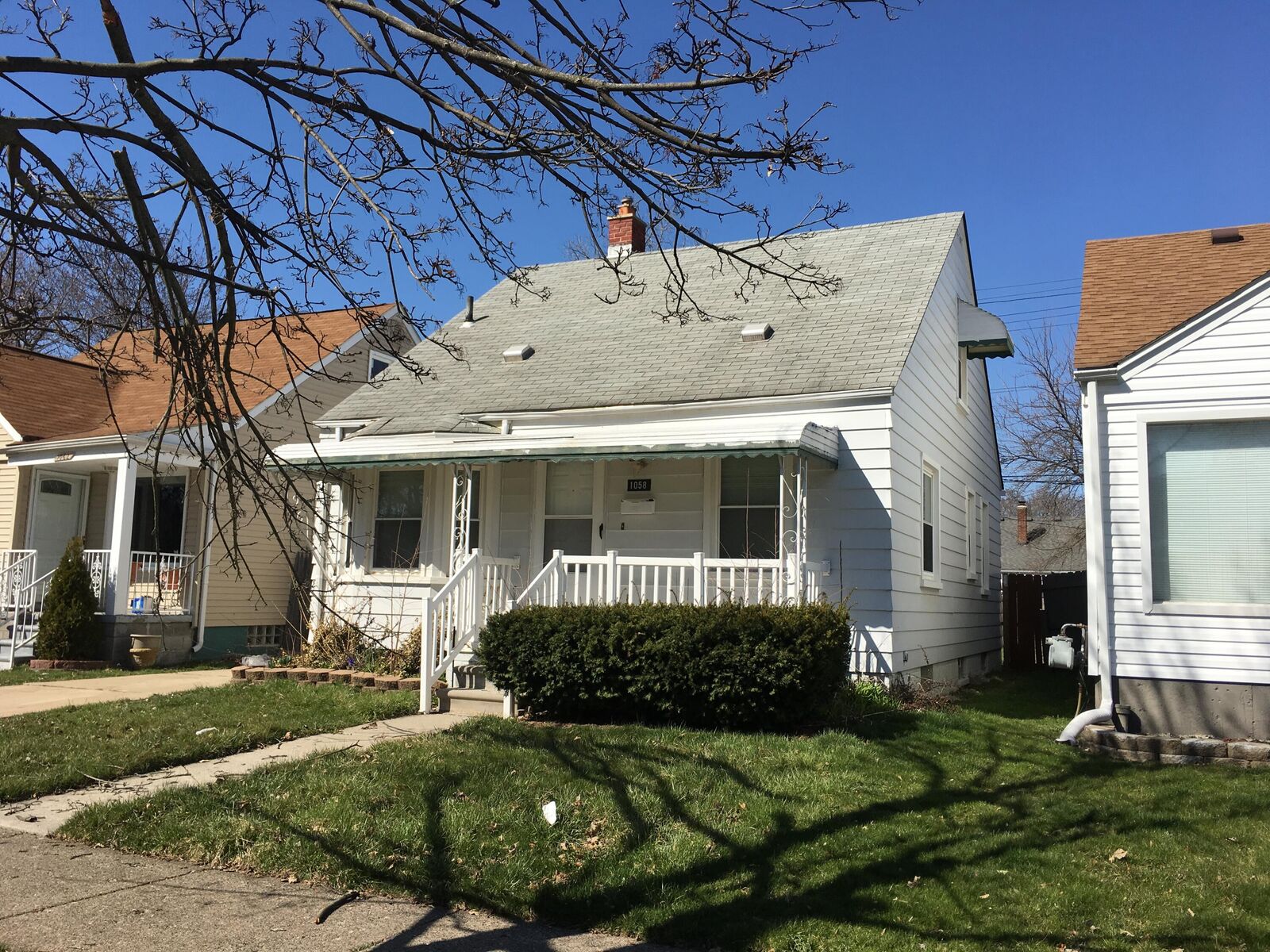 Property Photo:  1058 Garfield Avenue  MI 48146 