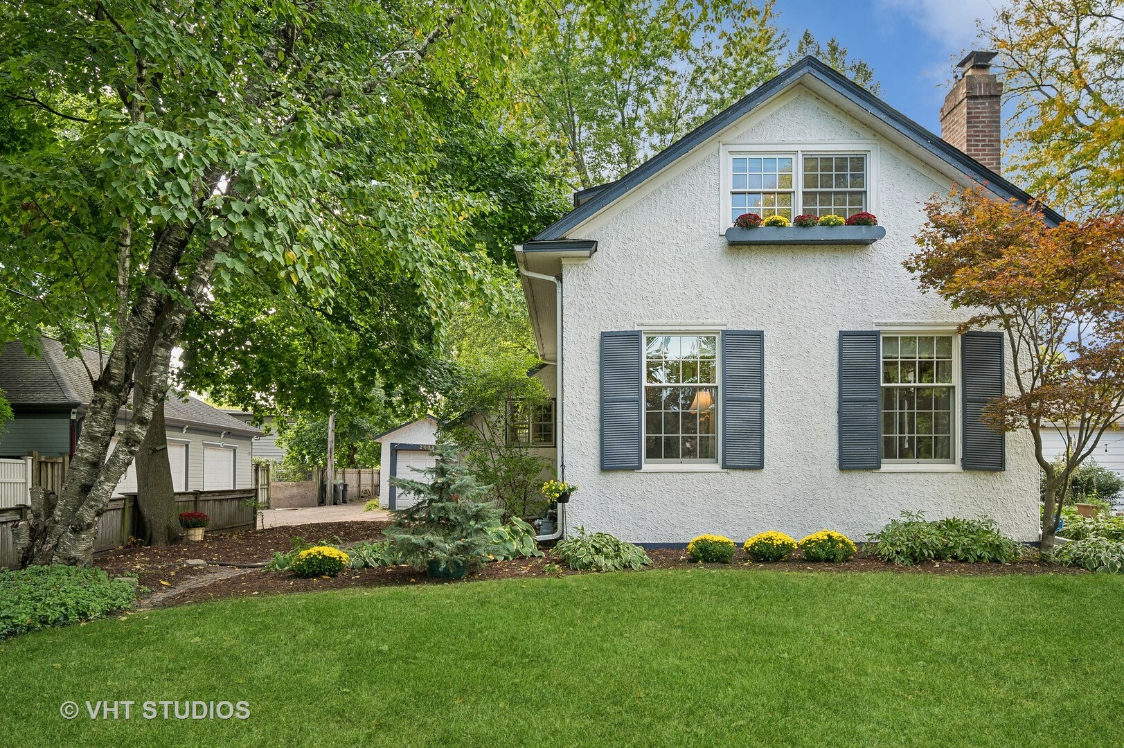 Property Photo:  2438 Eastwood Avenue  IL 60201 