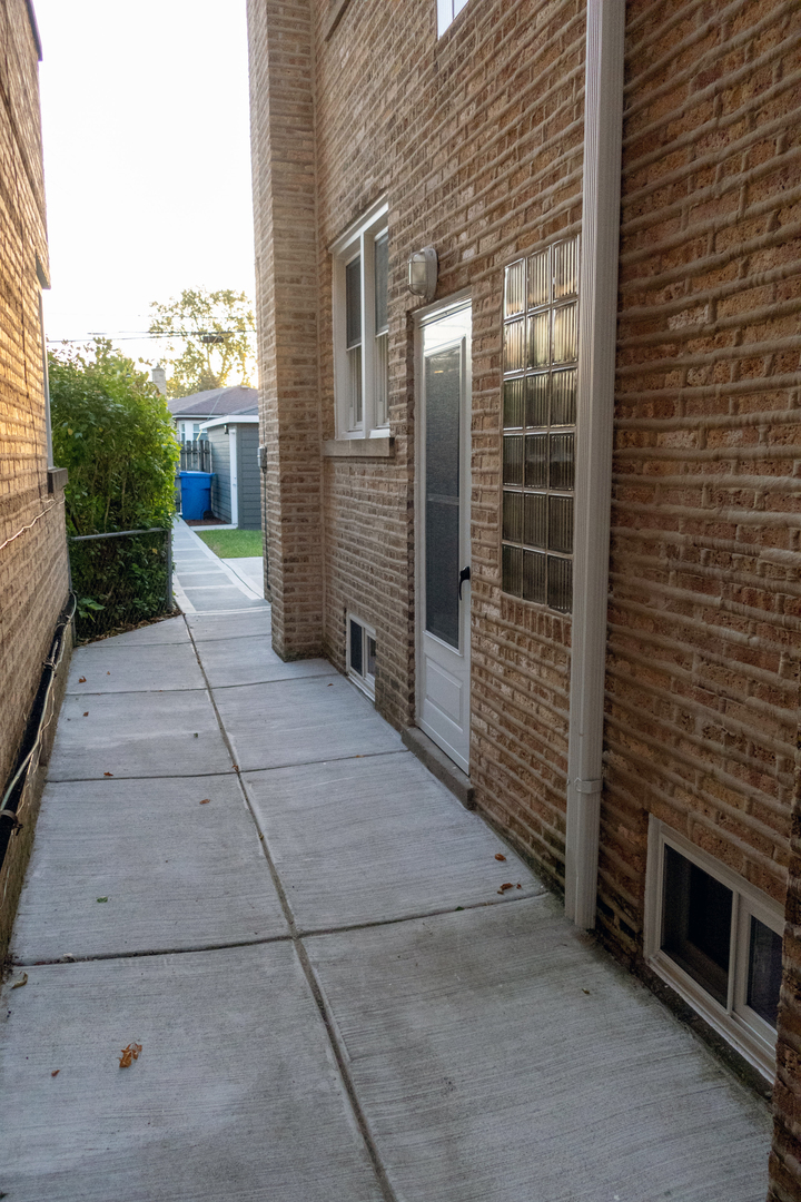 Property Photo:  5837 N Spaulding Avenue  IL 60659 