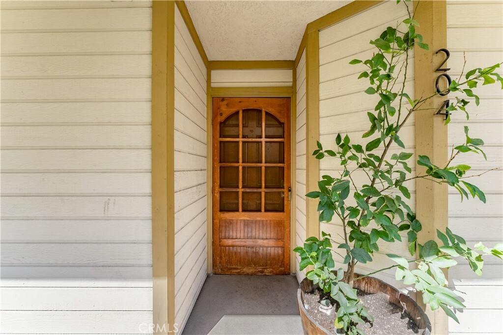 Property Photo:  645 Chestnut Avenue 204  CA 90802 