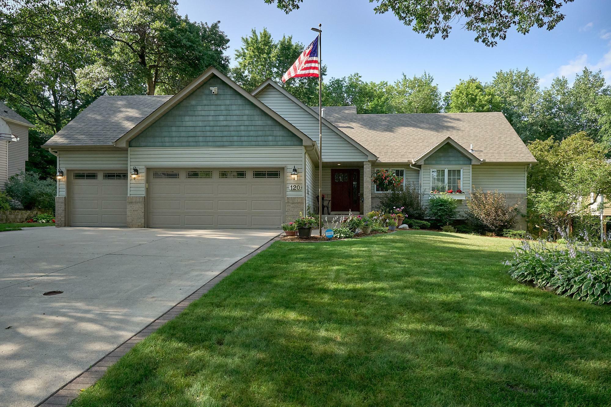 Property Photo:  120 Woodridge Lane  MN 55014 