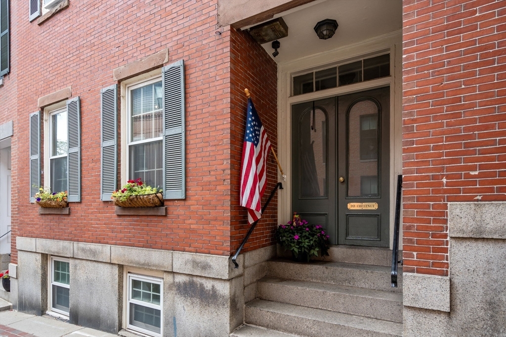 Property Photo:  20 Chestnut Street 1  MA 02129 