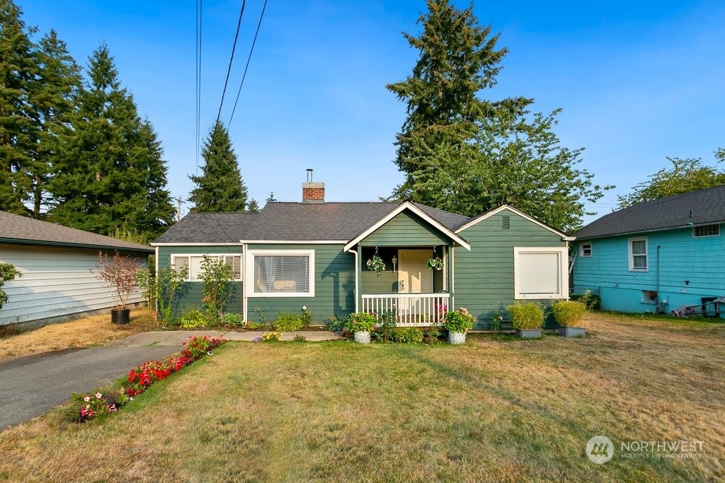 Property Photo:  6113 Rockefeller Avenue  WA 98203 