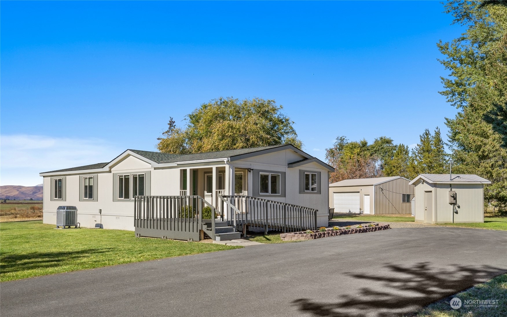 Property Photo: 3941 Cleman Road WA 98926