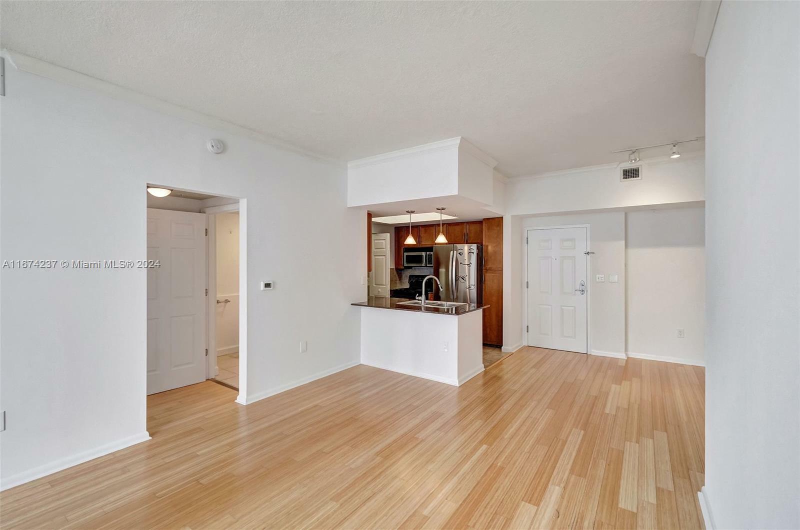 Property Photo:  2000 N Bayshore Dr 1607  FL 33137 