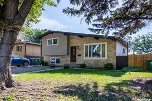 Property Photo:  811 L Avenue N  SK S7L 2R3 