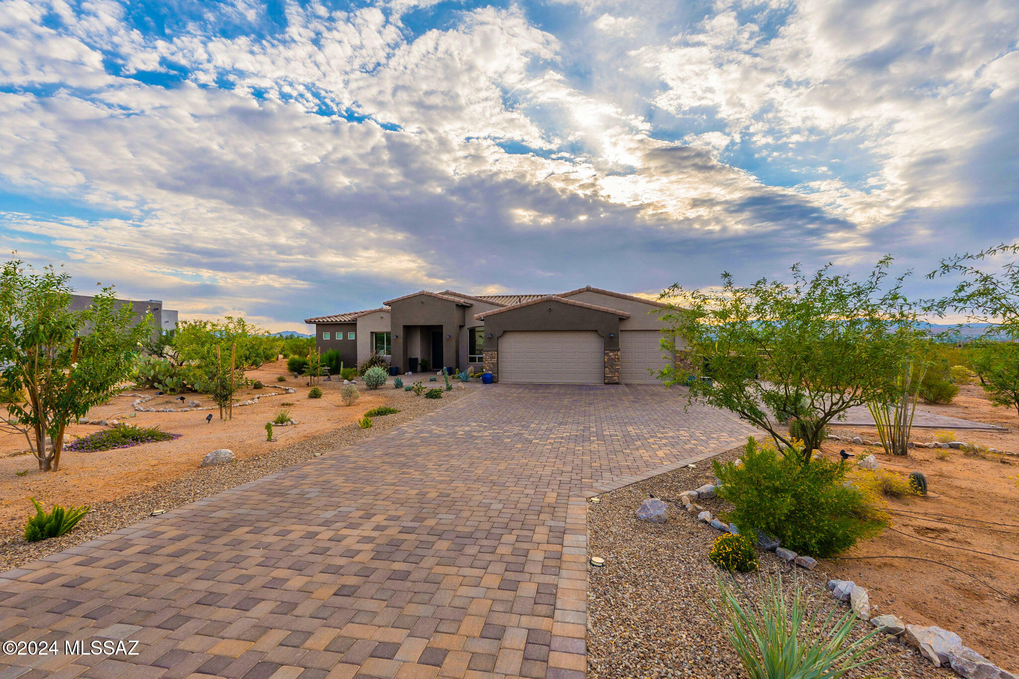 Property Photo:  233 N Palomino Run Place  AZ 85629 