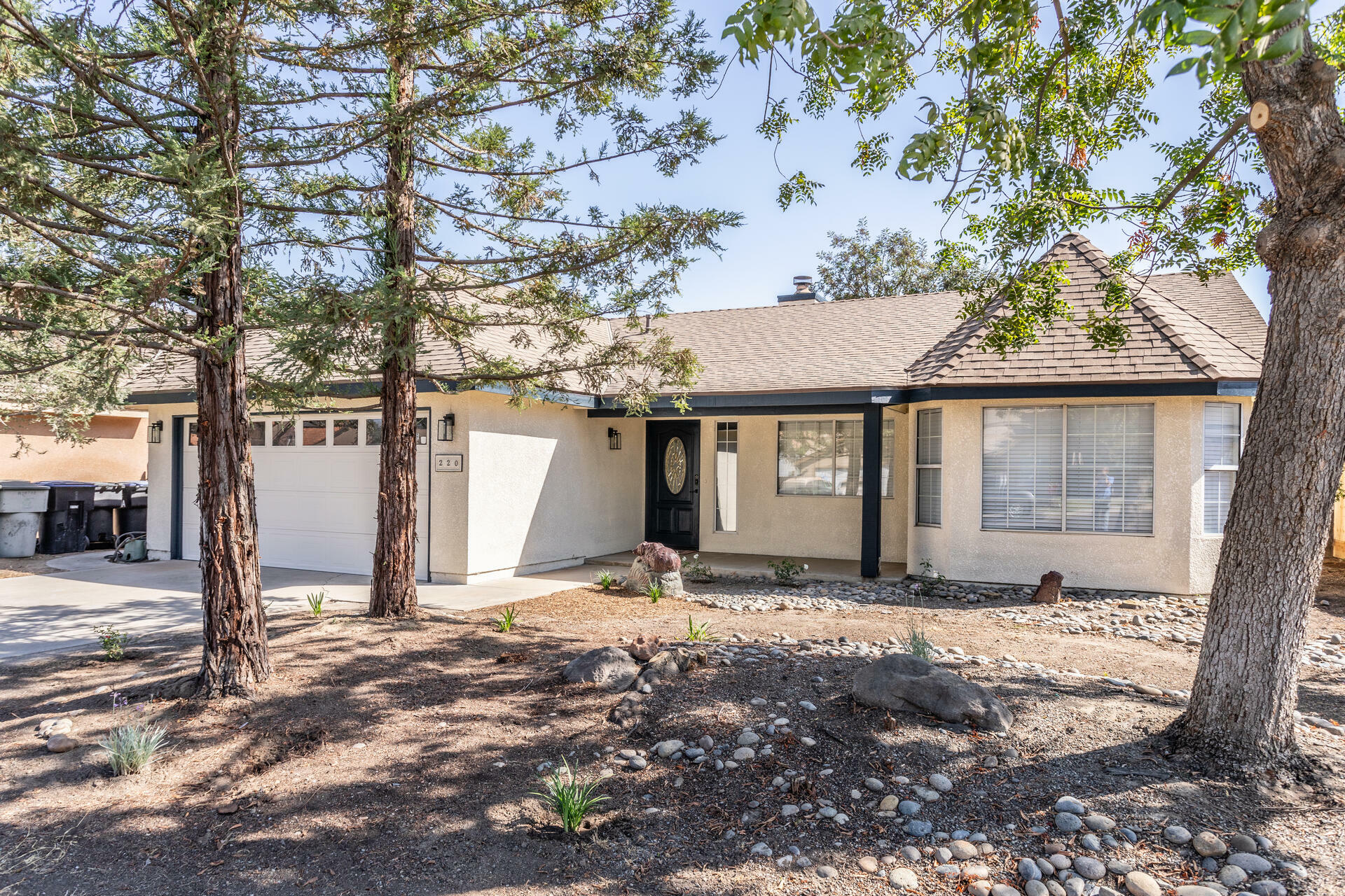 Property Photo:  220 S Atwood Court  CA 93291 