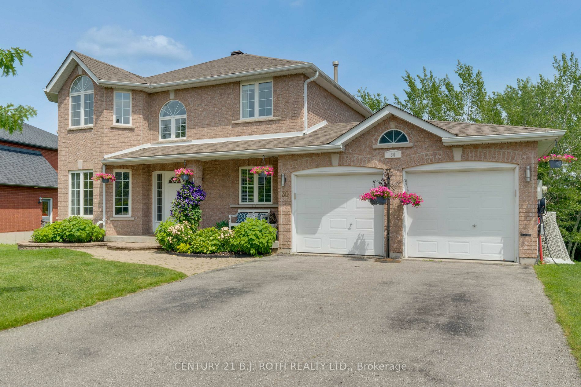 Property Photo:  30 Capilano Crt  ON L4M 7E6 